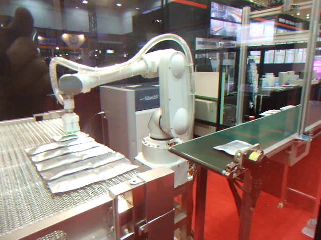 レトルトパウチの搬送