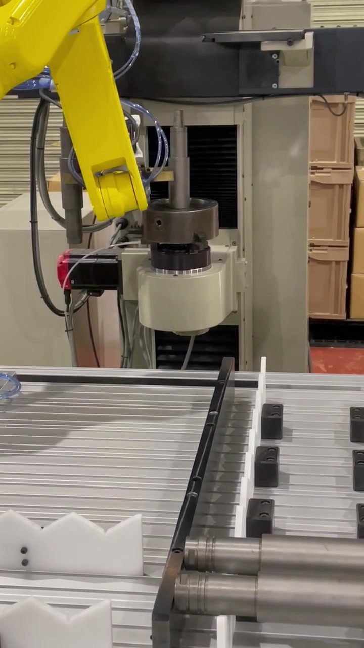 NCセンタ穴研削盤＋ロボット