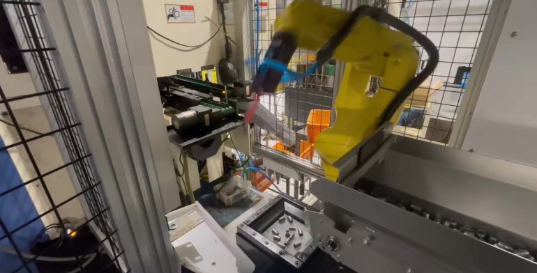 ローディングロボットセル